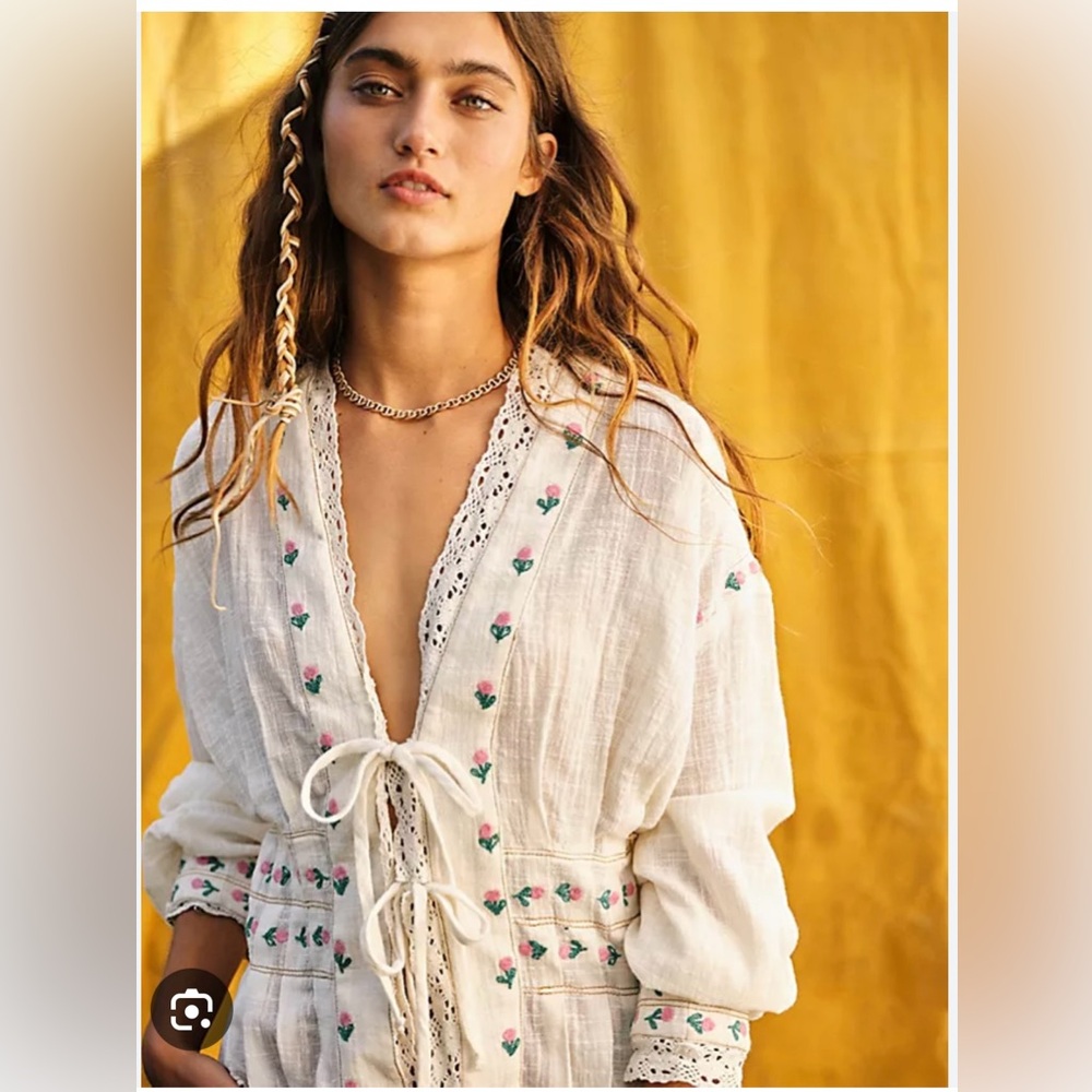 Free People Kizzy embroidered Top  Boho White Blouse medium M